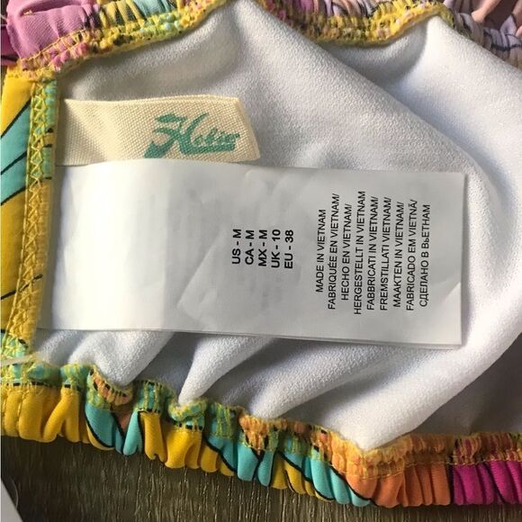 NWT … HOBIE “Size M” Swimsuit / Bikini Top - Picture 2 of 5